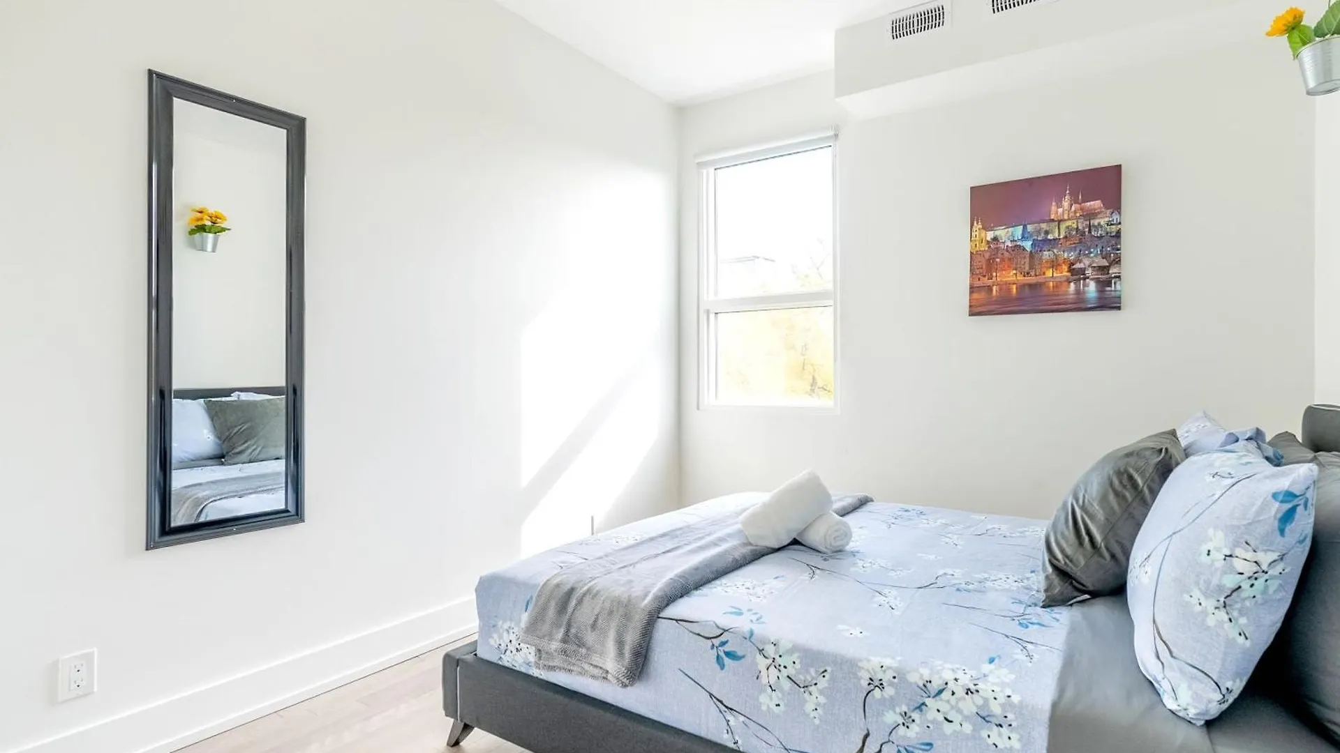 Contemporary 3Br With Natural Light High Park North Nearest Intersection - Dorval Rd, تورونتو كندا