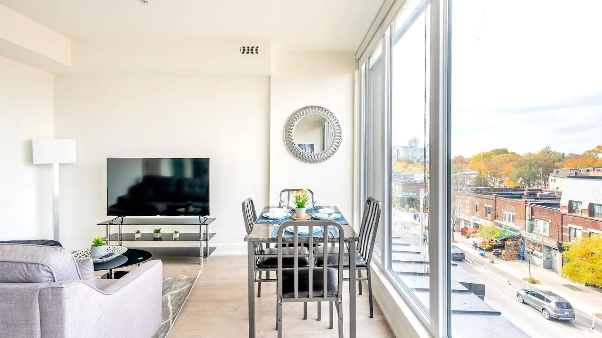 Contemporary 3Br With Natural Light High Park North Nearest Intersection - Dorval Rd, Toronto