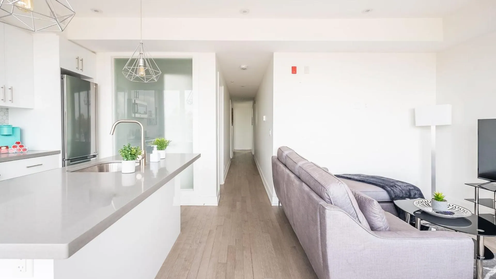 Contemporary 3Br With Natural Light High Park North Nearest Intersection - Dorval Rd, Toronto 0*,