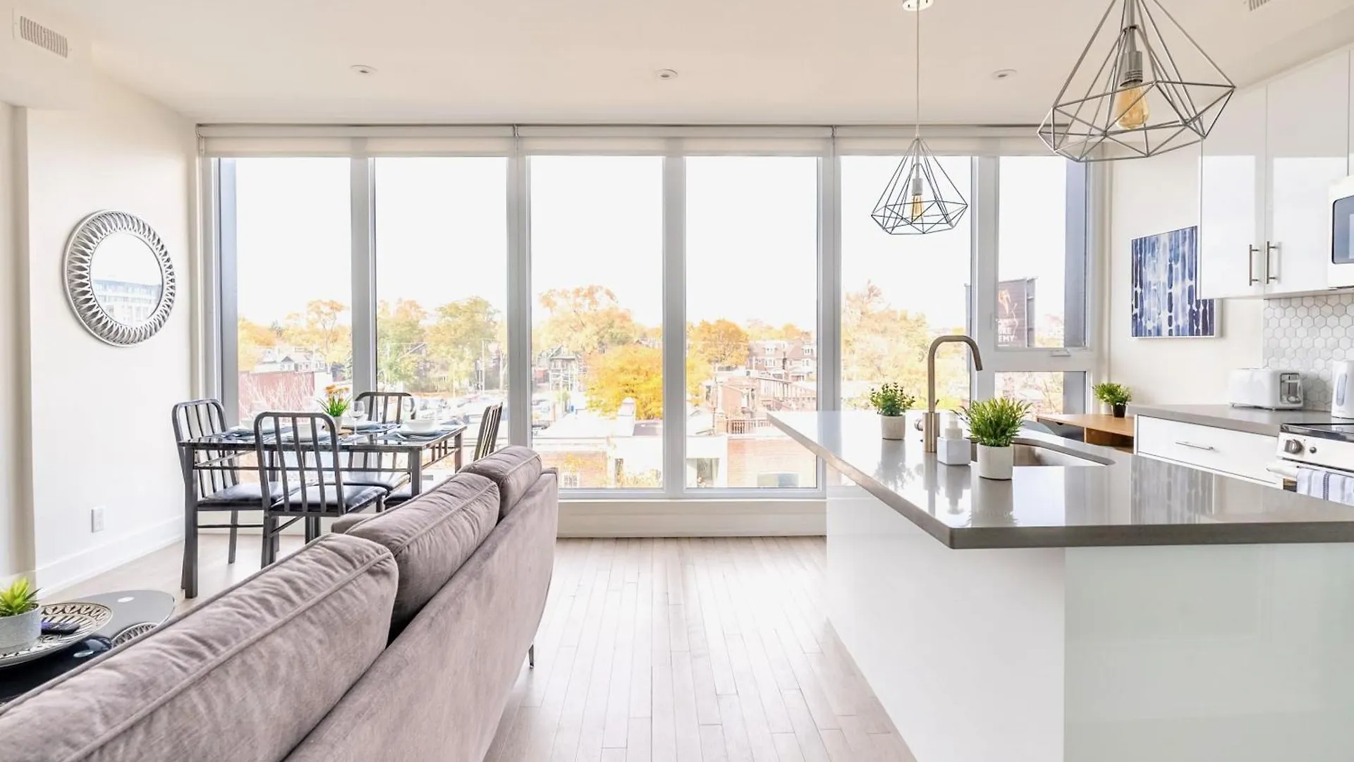 Contemporary 3Br With Natural Light High Park North Nearest Intersection - Dorval Rd, Toronto 0*,