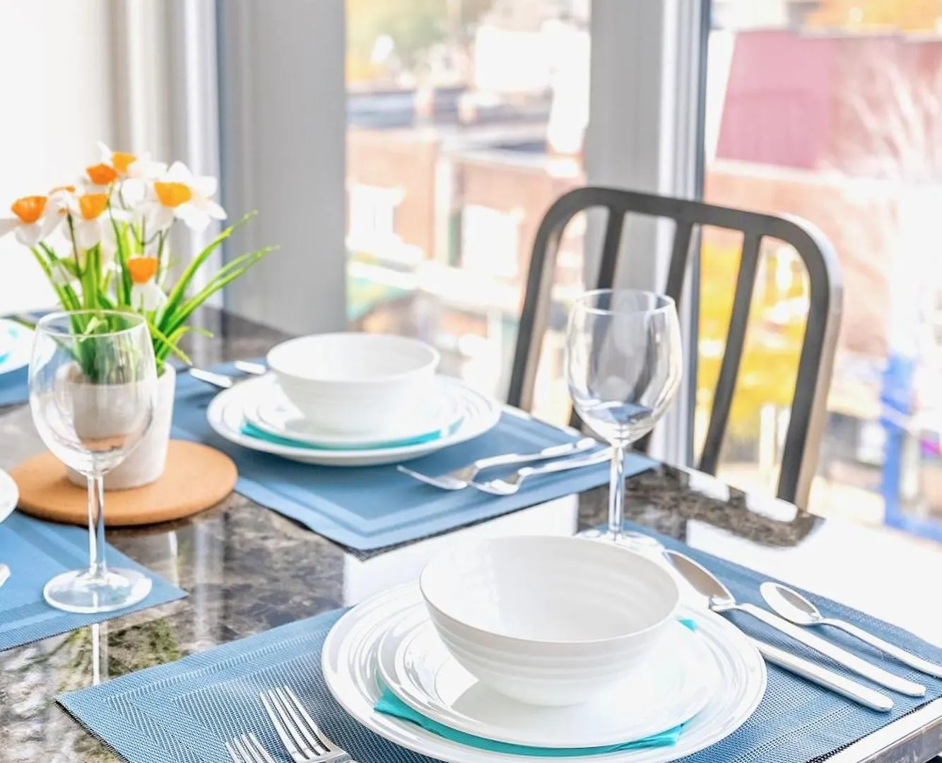 Hotel Contemporary 3Br With Natural Light High Park North Nearest Intersection - Dorval Rd, Toronto