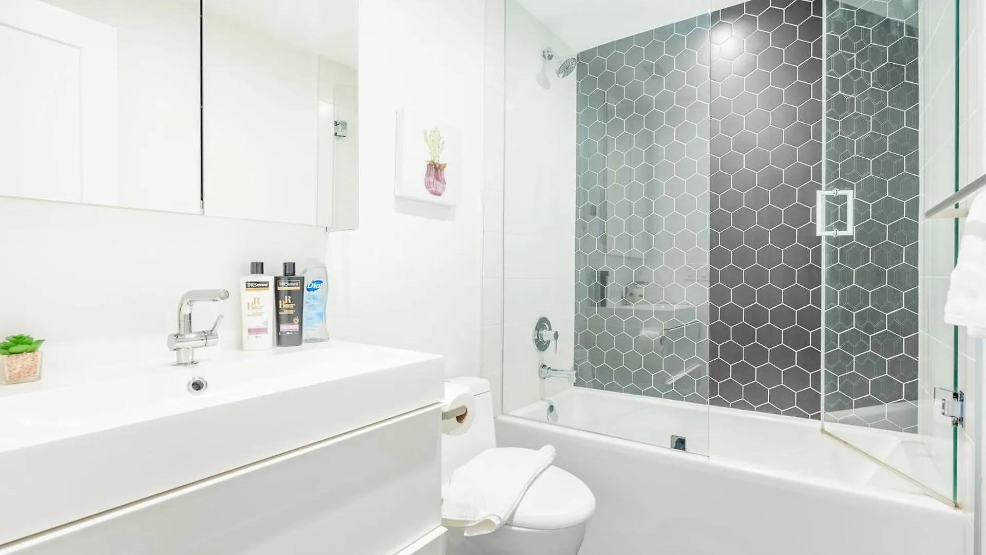 Contemporary 3Br With Natural Light High Park North Nearest Intersection - Dorval Rd, Toronto 0*,